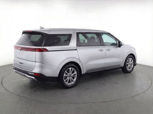 Used 2022 Kia Carnival LX image 40