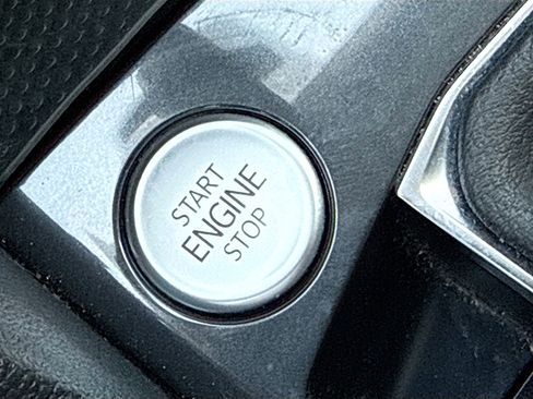 Used 2024 Volkswagen Tiguan SE FWD image 37