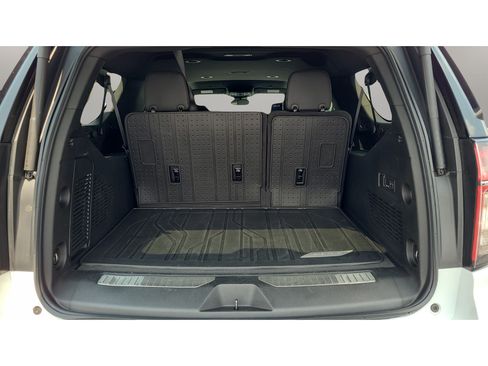 Used 2024 Chevrolet Suburban RST w/ Luxury Package AWD/4WD image 29