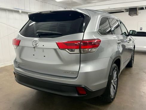 Used 2017 Toyota Highlander XLE AWD/4WD image 5