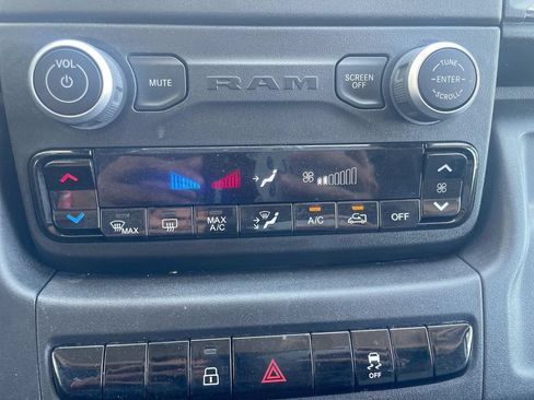 Used 2025 RAM ProMaster 2500 w/ Convenience Group FWD image 16