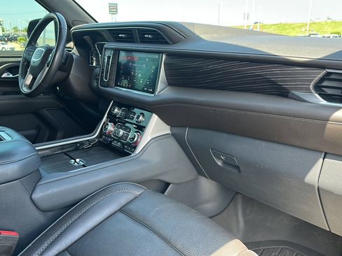 Used 2021 GMC Yukon Denali w/ Denali Premium Package image 22
