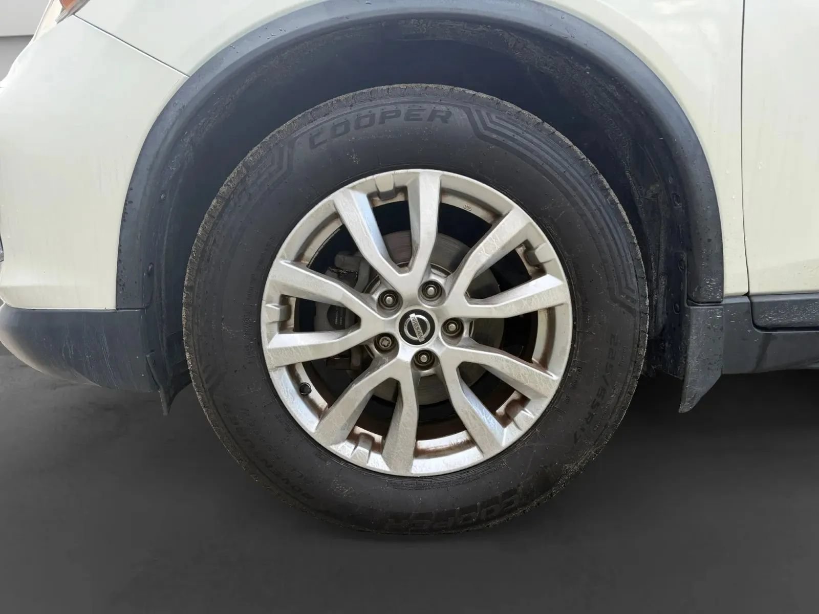 Used 2017 Nissan Rogue SV w/ SV Premium Package FWD image 9