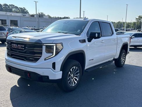 Used 2023 GMC Sierra 1500 AT4 w/ AT4 Premium Package AWD/4WD image 5