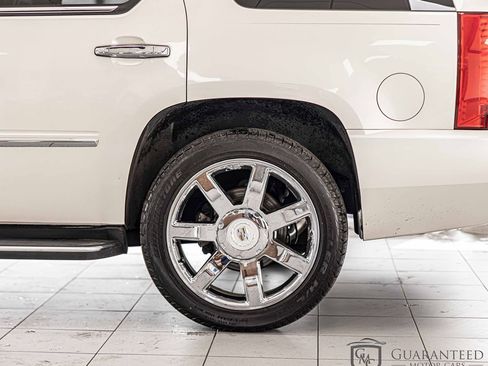 Used 2010 Cadillac Escalade 2WD Hybrid image 8
