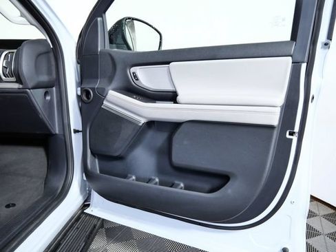 Certified 2025 Ford Expedition Active AWD/4WD image 9