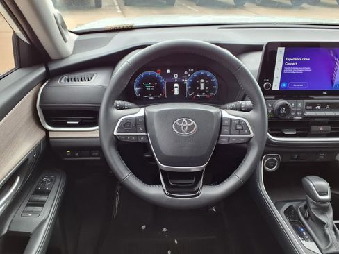 Certified 2025 Toyota Grand Highlander FWD image 16