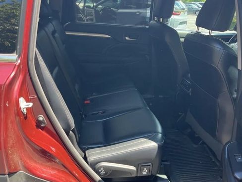 Used 2015 Toyota Highlander XLE AWD/4WD image 18
