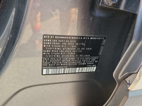 Used 2018 Volkswagen Tiguan SE w/ Panoramic Sunroof Package AWD/4WD image 16