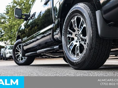 Used 2024 Nissan Titan SV w/ SV Convenience Package RWD image 15