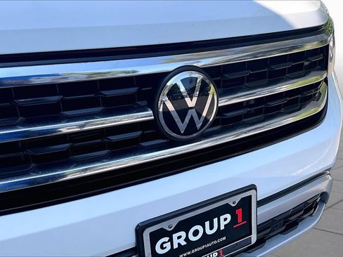 Certified 2023 Volkswagen Atlas Cross Sport SE w/ Panoramic Sunroof Package FWD image 32