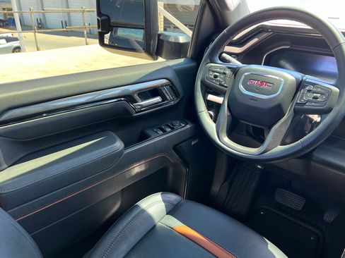 Used 2025 GMC Sierra 2500 AT4 AWD/4WD image 12