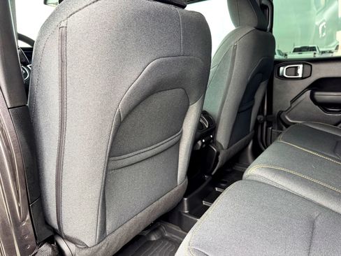 Used 2024 Jeep Wrangler Unlimited image 19