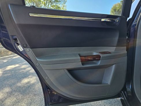 Used 2005 Chrysler 300 Touring image 20