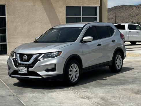 Used 2020 Nissan Rogue S FWD image 3