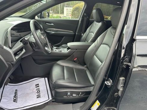 Used 2024 Cadillac XT4 Premium Luxury image 15