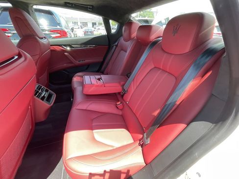 Used 2022 Maserati Quattroporte Modena RWD image 25
