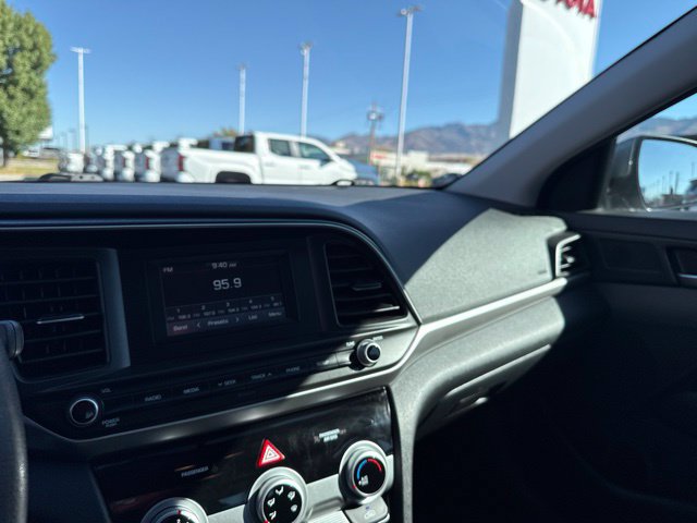 Used 2019 Hyundai Elantra SE w/ Cargo Package FWD image 12