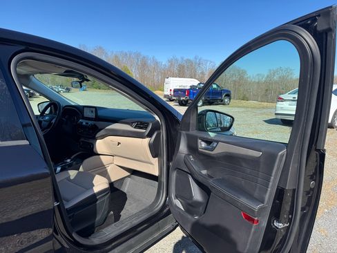 Used 2022 Ford Escape SEL image 15