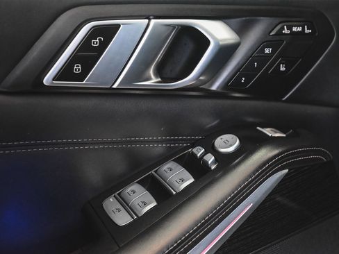 Used 2023 BMW X7 xDrive40i w/ M Sport Package image 9