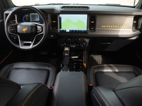 Used 2024 Ford Bronco Badlands image 8