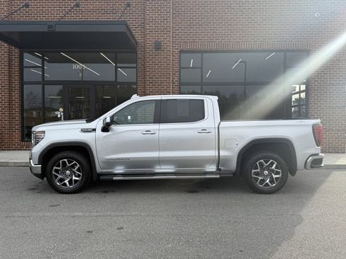 Used 2022 GMC Sierra 1500 SLT w/ SLT Premium Package image 3