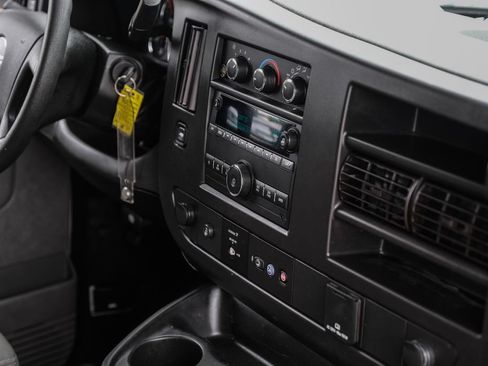 Used 2022 GMC Savana 2500 RWD image 15