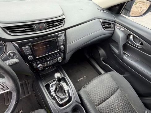 Used 2019 Nissan Rogue SV FWD image 17
