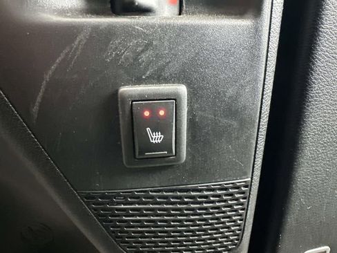 Used 2020 Chrysler Pacifica Limited FWD image 40