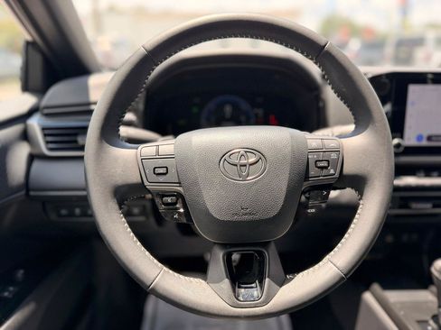 Used 2026 Toyota Camry SE FWD image 17