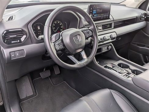 Certified 2025 Honda Pilot Touring image 9