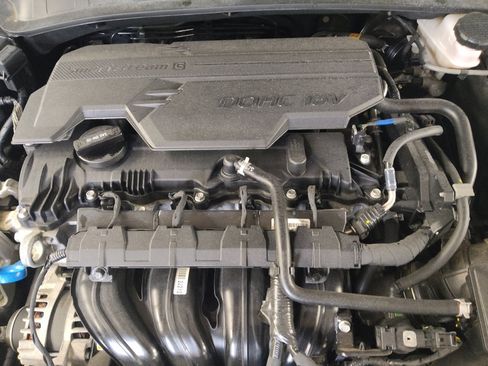Used 2025 Hyundai Elantra Limited FWD image 30