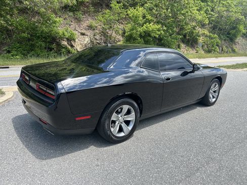 Used 2016 Dodge Challenger SXT RWD image 7