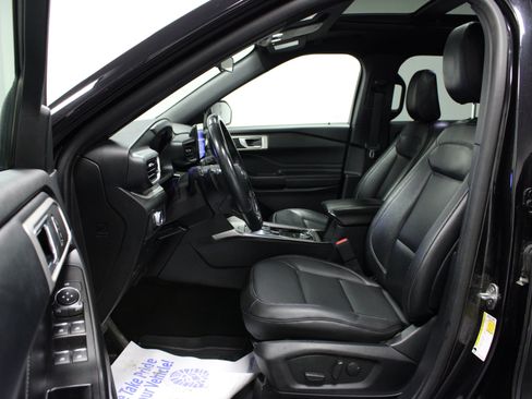 Used 2020 Ford Explorer XLT w/ Equipment Group 202A AWD/4WD image 12
