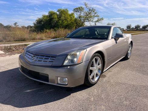 Used 2005 Cadillac XLR image 2