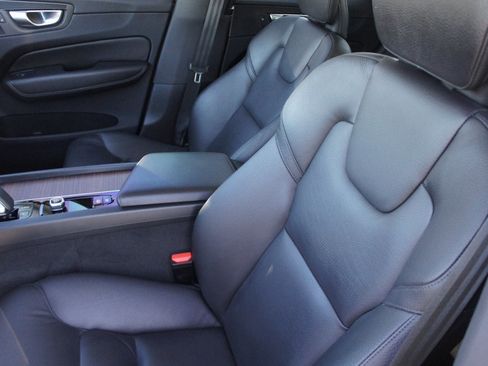 Certified 2024 Volvo XC60 B5 Plus w/ Climate Package image 27