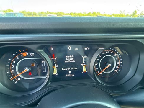 Used 2026 Jeep Wrangler Unlimited Sahara AWD/4WD image 20
