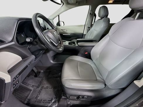 Certified 2024 Toyota Sienna XLE FWD image 20