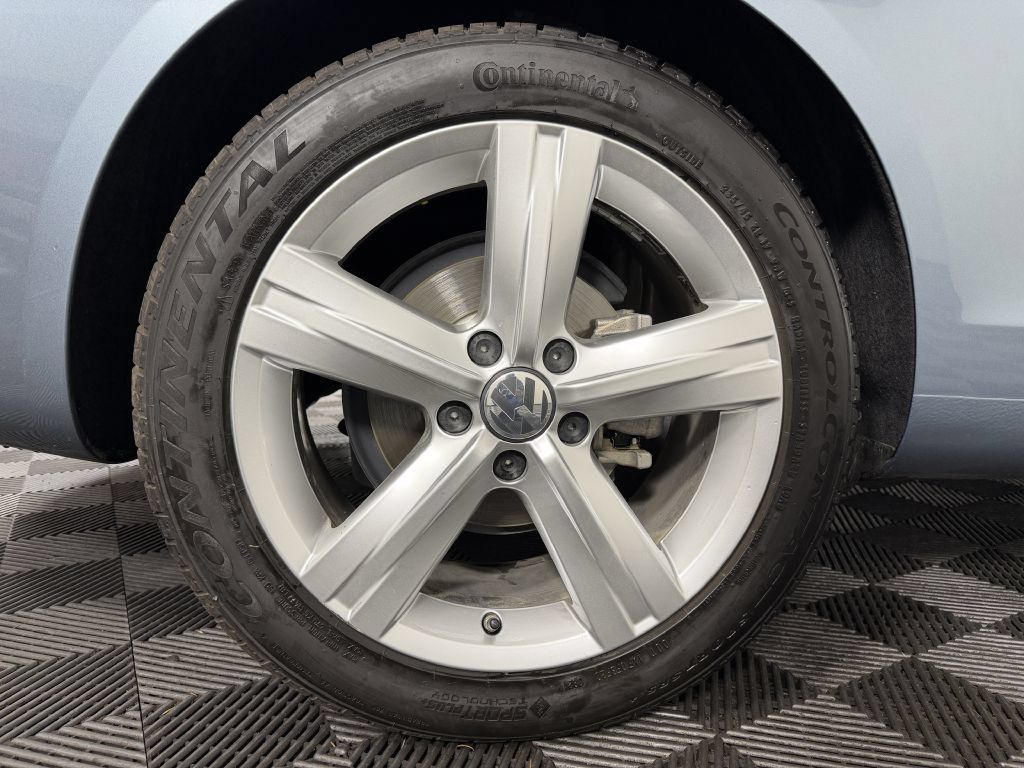 Used 2012 Volkswagen Eos Lux FWD image 52