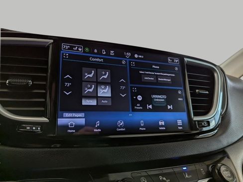 Used 2024 Chrysler Pacifica Touring-L FWD image 11
