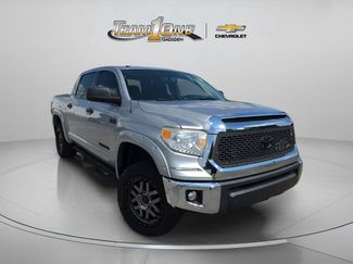Used 2017 Toyota Tundra SR5 w/ SR5 Upgrade Package AWD/4WD video 1