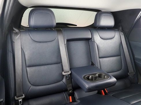 Used 2022 Chevrolet Bolt EUV LT w/ Convenience Package image 16