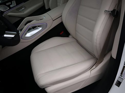 Certified 2026 Mercedes-Benz GLS 450 4MATIC image 33