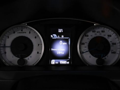 Used 2016 Toyota Camry SE image 26