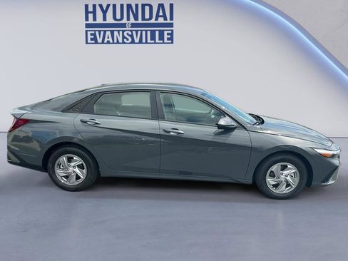 New 2026 Hyundai Elantra SE FWD image 4