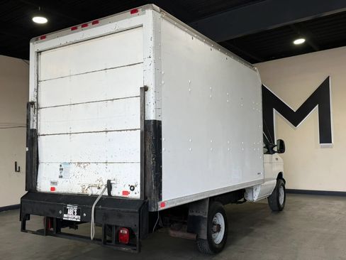 Used 2005 Ford E-350 and Econoline 350 Super Duty RWD image 4