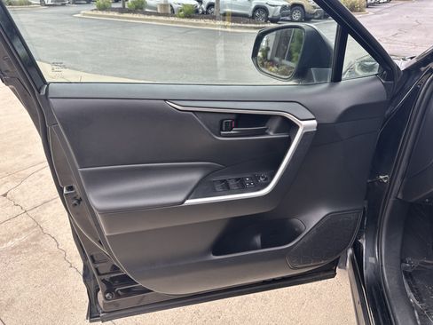 Used 2021 Toyota RAV4 LE AWD/4WD image 19