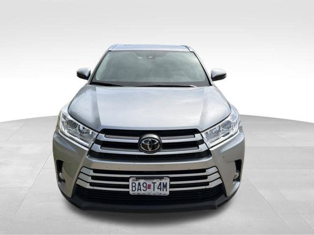 Used 2017 Toyota Highlander XLE AWD/4WD image 9