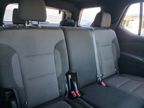 Used 2023 Chevrolet Traverse LT w/ LPO, Cargo Package FWD image 18