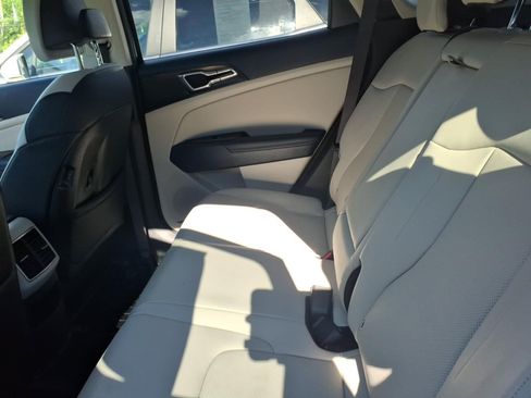 Used 2023 Kia Sportage EX AWD/4WD image 8